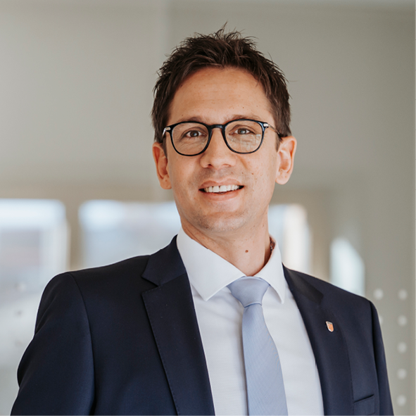 Le Ministre jurassien Raphaël Ciocchi succède à Stéphane Theurillat à la présidence d'arcjurassien.ch. 