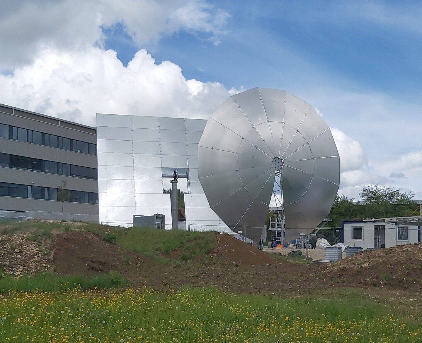 Le projet Rasol - pour "recyclage d’acier solaire" - est soutenu par le programme Interreg France-Suisse. Il est fruit d’une collaboration entre les entreprises Panatere SA et Socrate industrie, en partenariat avec la Haute École Arc et l’Université de Franche-Comté. Photo © Raphaël Broye