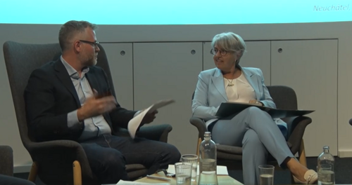 La table ronde était animée par Alexandre Steiner, journaliste au journal Le Temps. Image © Canal Alpha