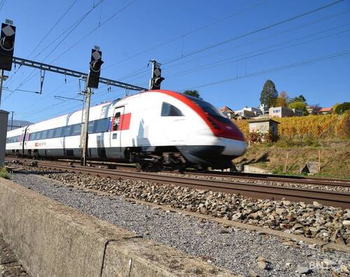 Train IC5 sur la ligne du Pied-du-Jura © Archives BNJ